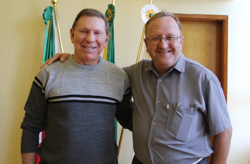 SERVIDOR VISITA PREFEITO MUNICIPAL